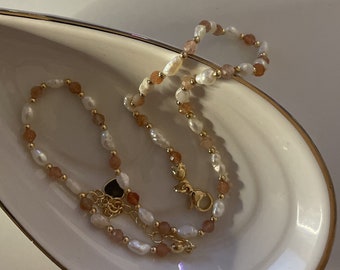 Collar de perlas con piedra solar SIREN, chapado en oro de 14k | Perlas naturales de agua dulce, auténtica piedra solar, plata de ley | Collar de piedras preciosas