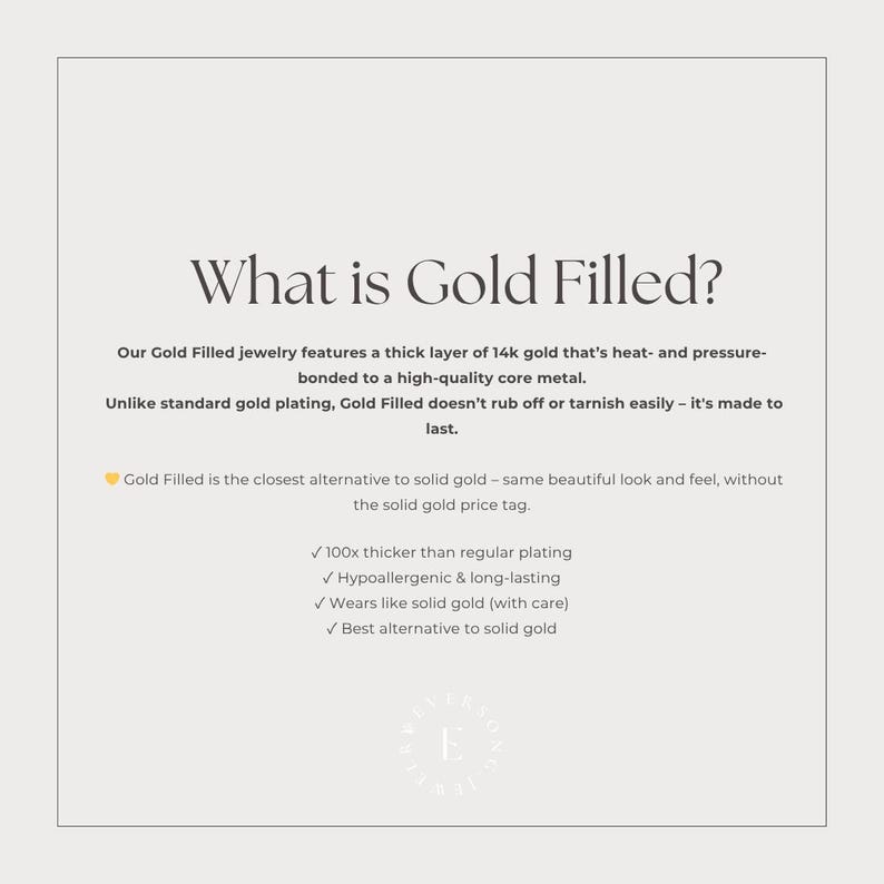 Puede incluir: Un gr&aacute;fico color crema con el texto "What is Gold Filled?" e informaci&oacute;n sobre joyas rellenas de oro. El texto explica que las joyas tienen una gruesa capa de oro de 14 quilates y son una buena alternativa al oro macizo.