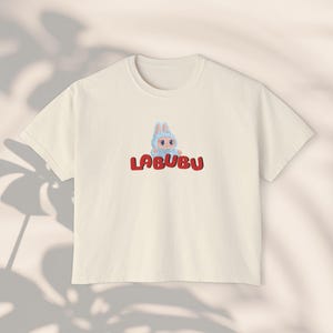 Maglietta blu per neonati Labubu, maglietta grafica carina Labubu, maglietta carina Labubu, maglietta corta Pinterest, maglietta squadrata Labubu