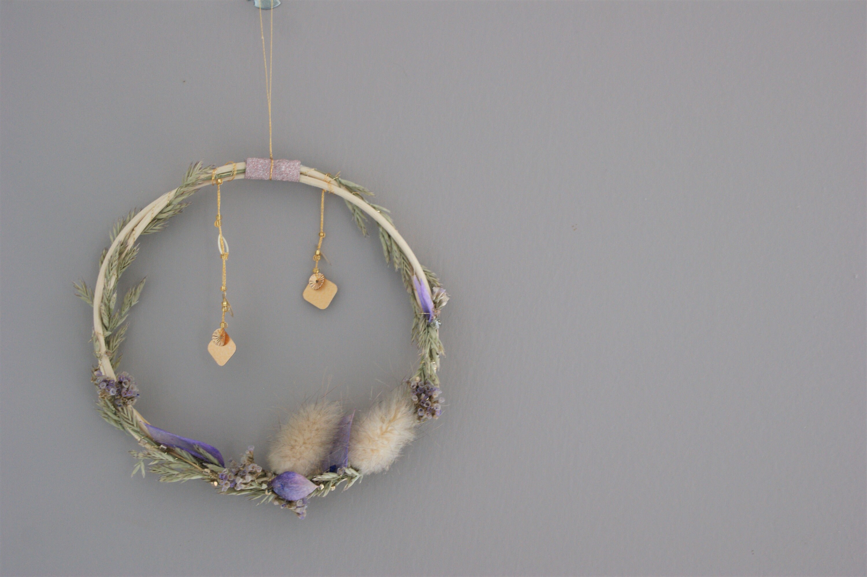 Petite Couronne de Fleurs Sechees et Pampilles Or Pour Décoration Naturelle