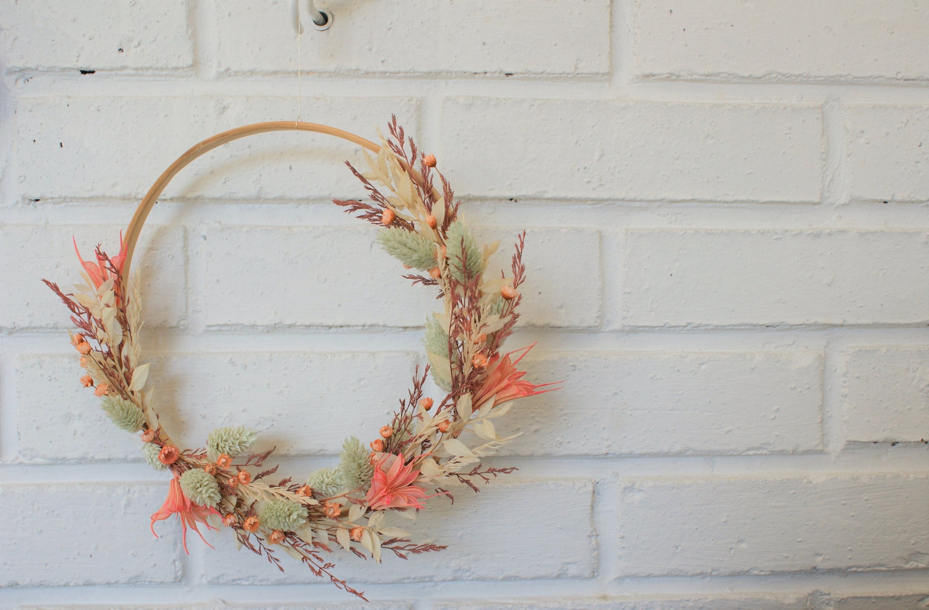 Couronne de Fleurs Sechees Pour Une Décoration Naturelle