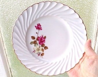 6 Vintage Dessert Plates In White Porcelain Lunéville KG France With A Decor Of Roses And A Scalloped Border Worked In Relief
