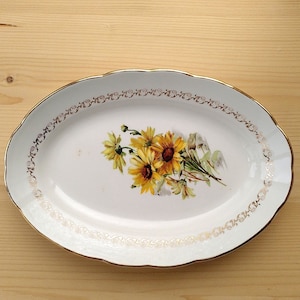 Small Vintage Oval Serving Dish or Ravier in Off-White Earthenware - Yellow Flower Decor - Marguerites Gien France Model