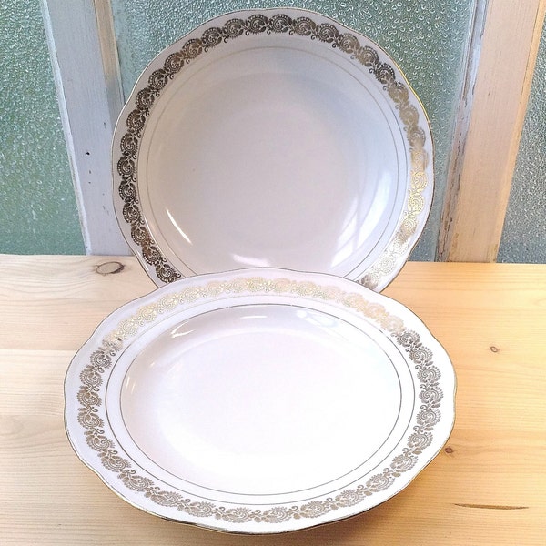 Grands Plats Ronds En Porcelaine Blanche Avec Liseré Or Et Frise Dorée Motif Cachemire Société Française De Porcelaine