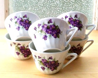 6 Tasses à Café Vintage En Porcelaine Blanche Avec Un Décor De Violettes, Fabrication Française
