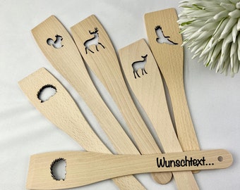 Tiere Pfannenwender Holz mit Wunschtext  Holzlöffel Kochlöffel mit Gravur Laser personalisierbar Reh Hirsch Taube Hase Eichhörnchen etz.