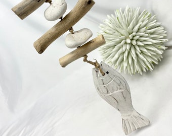 Sino de vento de peixe, em uma corda com madeira flutuante, achado de praia, móvel, decoração marítima, decoração de jardim