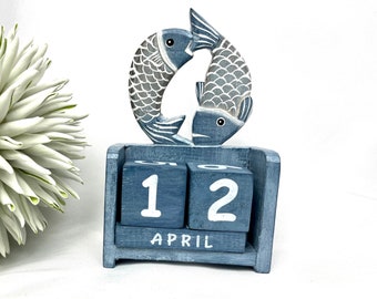 Large fish calendar, wooden, shabby chic look, sustainable, in 3 colors, perpetual calendar, perpetual cube calendar, wooden calendar, desk calendar