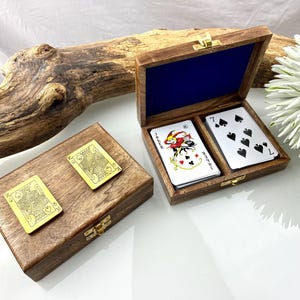 Coffret de jeux de cartes 2 jeux de cartes Coffret en bois de manguier ferrure laiton King cartes à jouer de haute qualité Skat Rome coffret de jeu vintage personnalisable