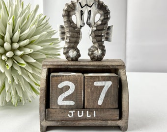 Large seahorse calendar, wooden, shabby chic look, sustainable, perpetual calendar, eternal cube calendar, wooden calendar, desk calendar