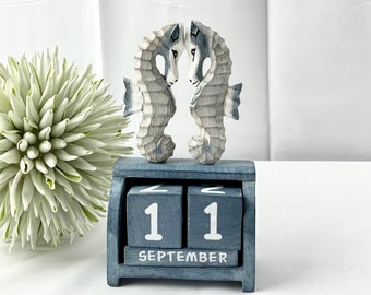 Large seahorse calendar, wooden, shabby chic look, sustainable, perpetual calendar, eternal cube calendar, wooden calendar, desk calendar
