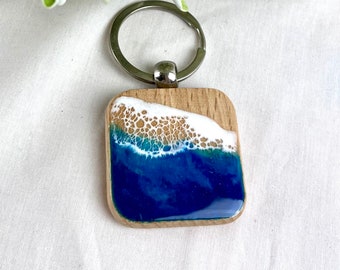 Resin-Schlüsselanhänger, mit Wunschtext, aus Buchen-Holz/ Unikat / Strand, Meer, Wellen, Epoxidharz, Harz, Wellen, Epoxy, Taschenanhänger