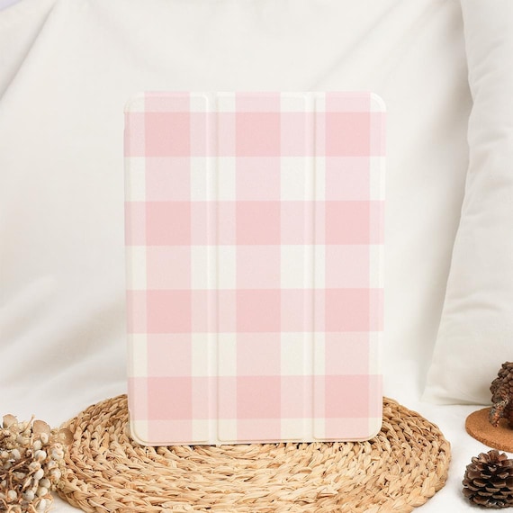 Pink White Plaid Simple Cute iPad Case with Pencil Holder for 2024 Air 6 Air 4/5 10.9" iPad 10 10.9" 7/8/9 10.2" Pro 11"12.9''13" Mini 6/7