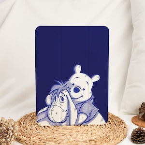 Niedliche Winnie Eeyore iPad Hülle mit Pencilhalter Cover für 2025 Air 7/6/5/4/3th 13 Zoll iPad 11/10 Gen A16 10.9 Zoll 11 Zoll iPad Pro 12.9 Zoll Mini 6/7