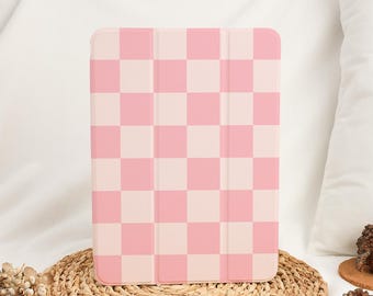 Pink White Checkered Cute iPad Case with Pencil Holder for 2025 Air 7/6/5/4 10.9" 11" 13" iPad 10 Gen 7/8/9 iPad Pro 12.9 Inch Mini 6/7 2024