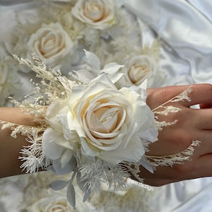 Wrist Corsages/Corsages/Wedding Corsages/Dry Flower Corsages/Ladies Corsages/Pampas Grass Corsages/Flower Bracelet/Handmade Corsages