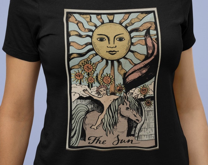 The Sun Vintage Tarot Card Shirt, Gift for Tarot Lover, Witchy Tarot Tee, Witchcraft TShirt, Gothic Aesthetic, Tarot T-Shirt, Major Arcana