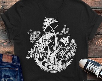 Moon Phase, Mushroom Luna Moth, Cottagecore Aesthetic, Witchy Shirt, Nature Lovers Gift, Magic Mushroom, Botanical Fungi, Celestial Moon Tee