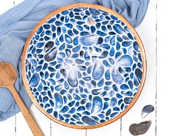 Large Mango Wood Mussel Bowl