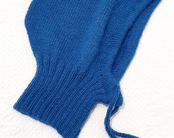 Hood or kapor. An alternative to a hat. It is made of mohair.