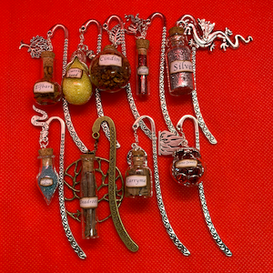 Bouteille et breloque « Grand-voyage » inspirés de Robin Hobb (salive de serpent d&#39;argent de sang de dragon Cindin et salive de Carris écorce d&#39;elfe) Fiole de liège en métal