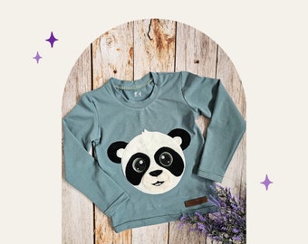 Handmade Kinder Langarmshirt mit aufgesticktem kuscheligen Panda - erhältlich in vielen Farben