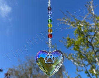 Nuevo Rainbow Bridge Pérdida de mascotas Sun Catcher ~ Impresión de pata en un corazón de vidrio AB ~ Cuentas de vidrio arco iris ~ Recuerdo conmemorativo ~ Pérdida de perro o gato ~ Ventana