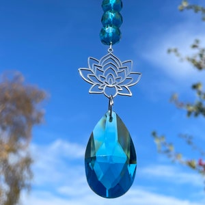 Lotusblume Sonnenfänger: Türkisblaue Glasperle Mobile