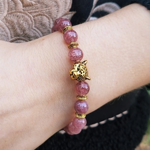 Women's Bracelet in Natural Lepidolite Stones and Golden Jaguar Head Pearl - Elegant and Unique Jewelry, Gift for Her, Luxury Craftsmanship