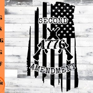 Puede incluir: Un diseño de bandera estadounidense desgastado en blanco y negro con dos rifles cruzados y el texto "Second Amendment 1776".