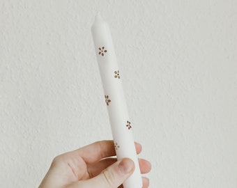 hand-painted candle with flowers | white / beige / brown | 2.2cm x 19cm | Acrylic on wax