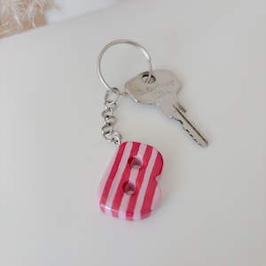 Personalisierter Keramik Schlüsselanhänger Buchstabe Gestreifte handgemachte Ton Keychains Charme glänzend Schlüsselring Bubble Letter