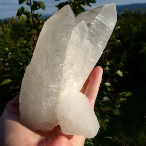 Impresionante cuarzo grabado Icey, cristal flotante, Madagascar 1,2 kg