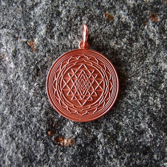 Shree yantra deals pendant
