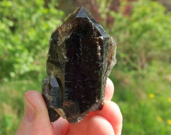 Cristal de quartz fumé naturel de Morion avec épidote, Strzegom, Pologne 76,1 g