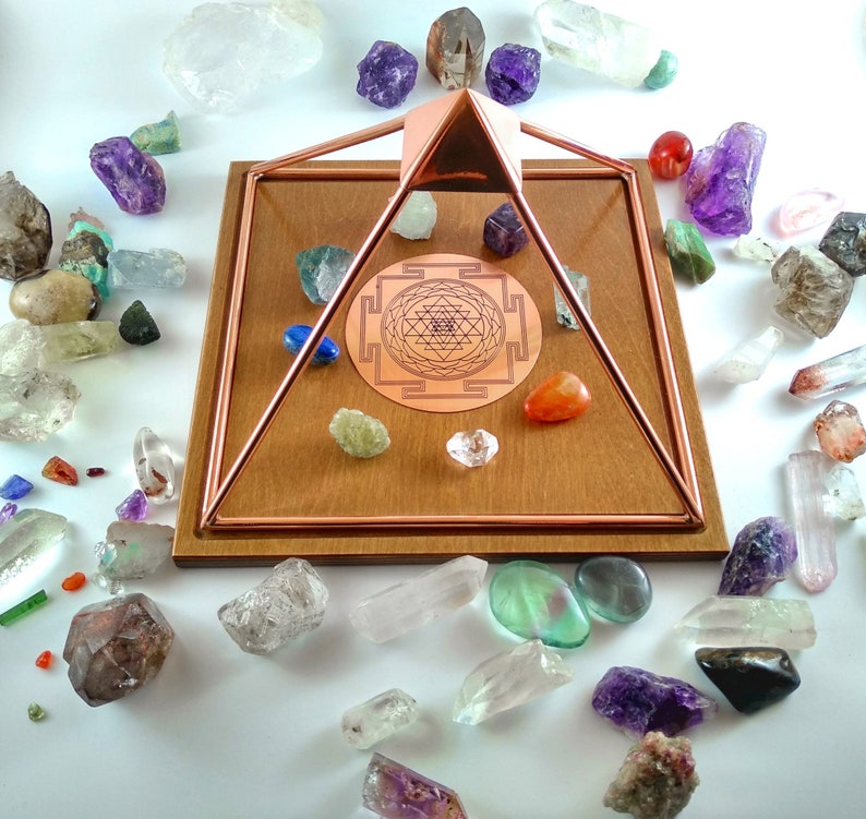 Meru Pyramid Pirámide de cobre hecha a mano con Shri Yantra activado, carga, energización, Feng Shui, meditación, etc. imagen 3