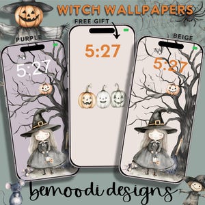 Puede incluir: Dos maquetas de teléfono con fondos de pantalla de Halloween con temática de brujas y calabazas. El teléfono de la izquierda tiene un fondo morado con una bruja y un árbol con calabazas. El teléfono de la derecha tiene un fondo beige con una bruja y un árbol con calabazas. Ambos teléfonos muestran la hora 5:27. El texto "WITCH WALLPAPERS" y "FREE GIFT" están en la parte superior de la imagen. El texto "bemoodi designs" está en la parte inferior de la imagen.
