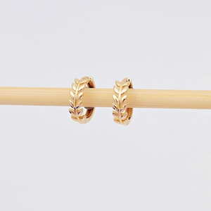 14k Solid Gold Leaf Huggie Hoop Earrings - Minimalist Laurel Wreath Design for Everyday Elegance