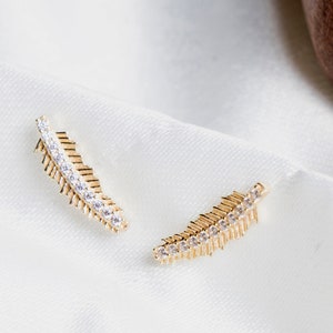 Elegant Feather Ear Climbers: Gold-Filled Cartilage Studs & Leaf Crawler Earrings for Women