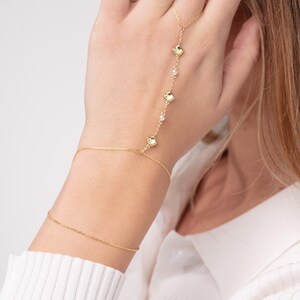 Dainty Hand Chain Bracelet, Gold Hand Chain, Pearl Hand Bracelet, Gold Body Jewelry, Delicate Hand Jewelry, Bridal Hand Chain, Beach Jewelry