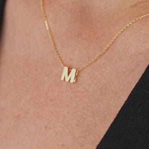 Collar con inicial personalizado en oro de 14 quilates - Colgante con letra delicada ajustable - Regalo de joyería minimalista