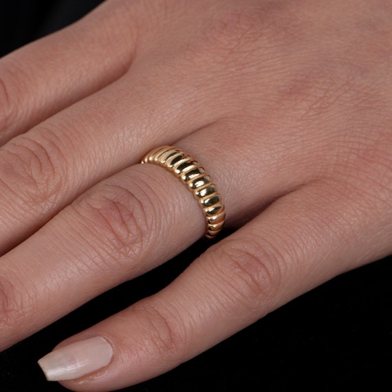 Elegant Gold Croissant Dome Ring: Dainty Twister Design for Women - Perfect Birthday Gift