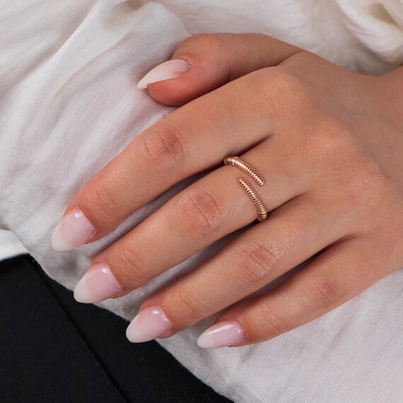 Dainty Gold Wrap Ring: Adjustable Minimalist Screw Spiral Design for Elegant Stackable Jewelry