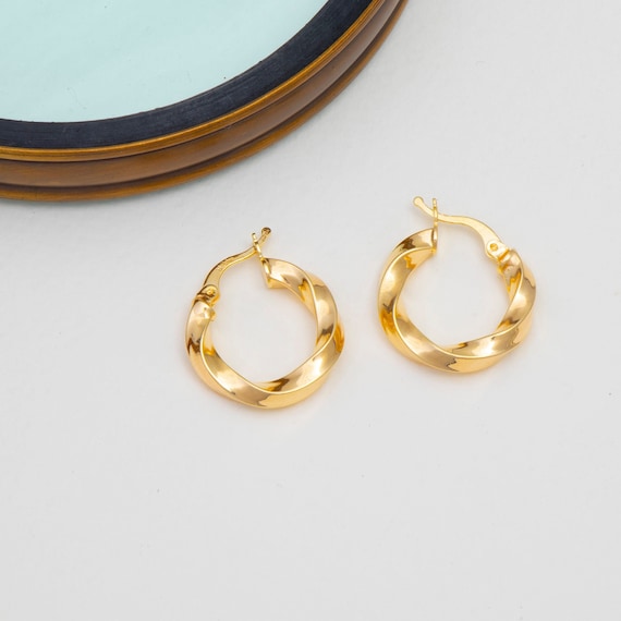 Dainty Gold Twist Hoop Earrings: Elegant Huggie Hoops for Everyday Wear, Perfect Gift for Her