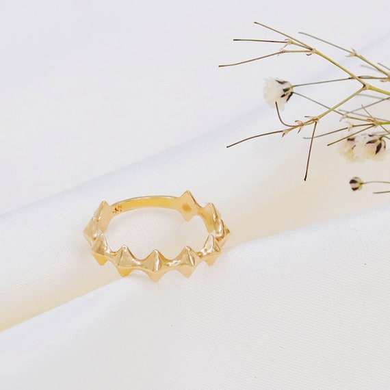 14k Solid Gold Pyramid Spike Ring - Dainty Geometric Stackable Band for Minimalist Jewelry Lovers