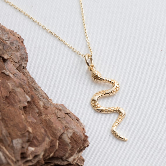 Elegant Gold Serpent Pendant: Minimalist Snake Charm Necklace for Women - Dainty Everyday Jewelry Gift