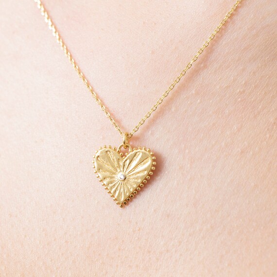 Elegant Gold Heart Pendant Necklace: Dainty Rose Gold Love Charm for Women, Perfect Gift for Her