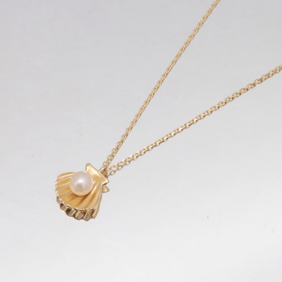 14K Gold Seashell Pearl Necklace, Gold Shell Pendant, Dainty Gold Necklace, Minimalist Pearl Pendant, Solid Gold Necklace, Gift for Her