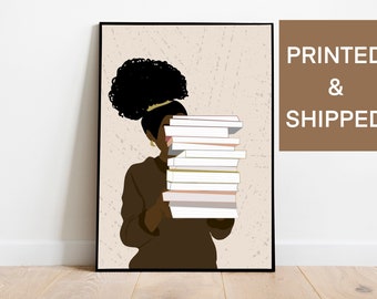 Lámina artística de mujer negra leyendo, ilustración afro