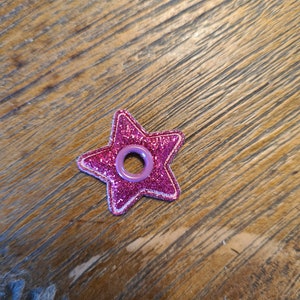 Star roller skate charm with glitter image 3